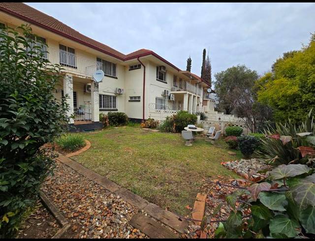 2 BEDROOM TOWNHOUSE FOR SALE IN THREE RIVERS PROPER